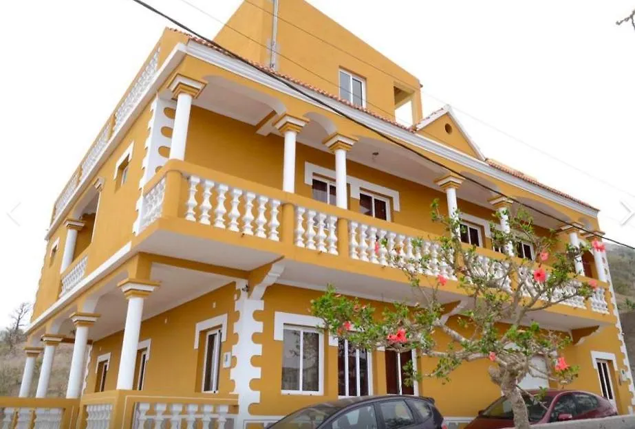 Bed and Breakfast Residensia Ka Denxu à Vila Nova Sintra